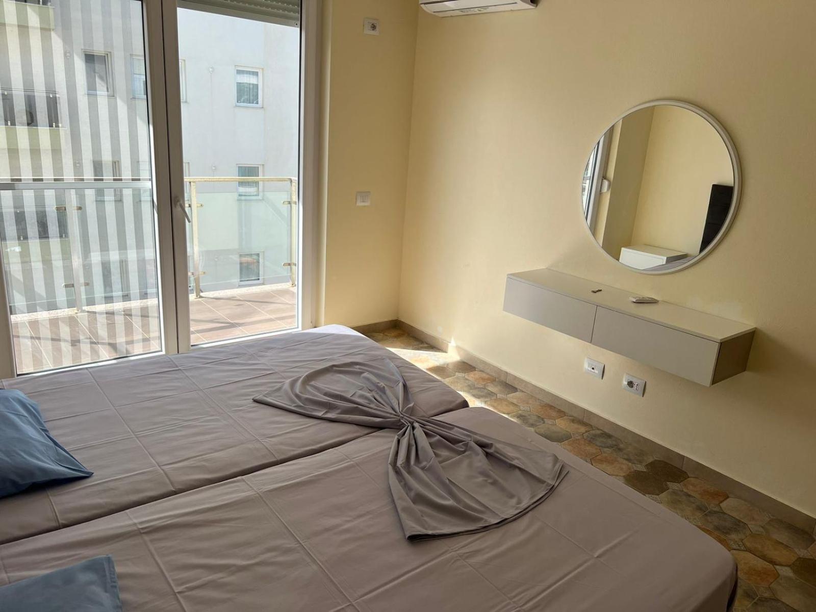 Shengjin Apartaments Bagian luar foto