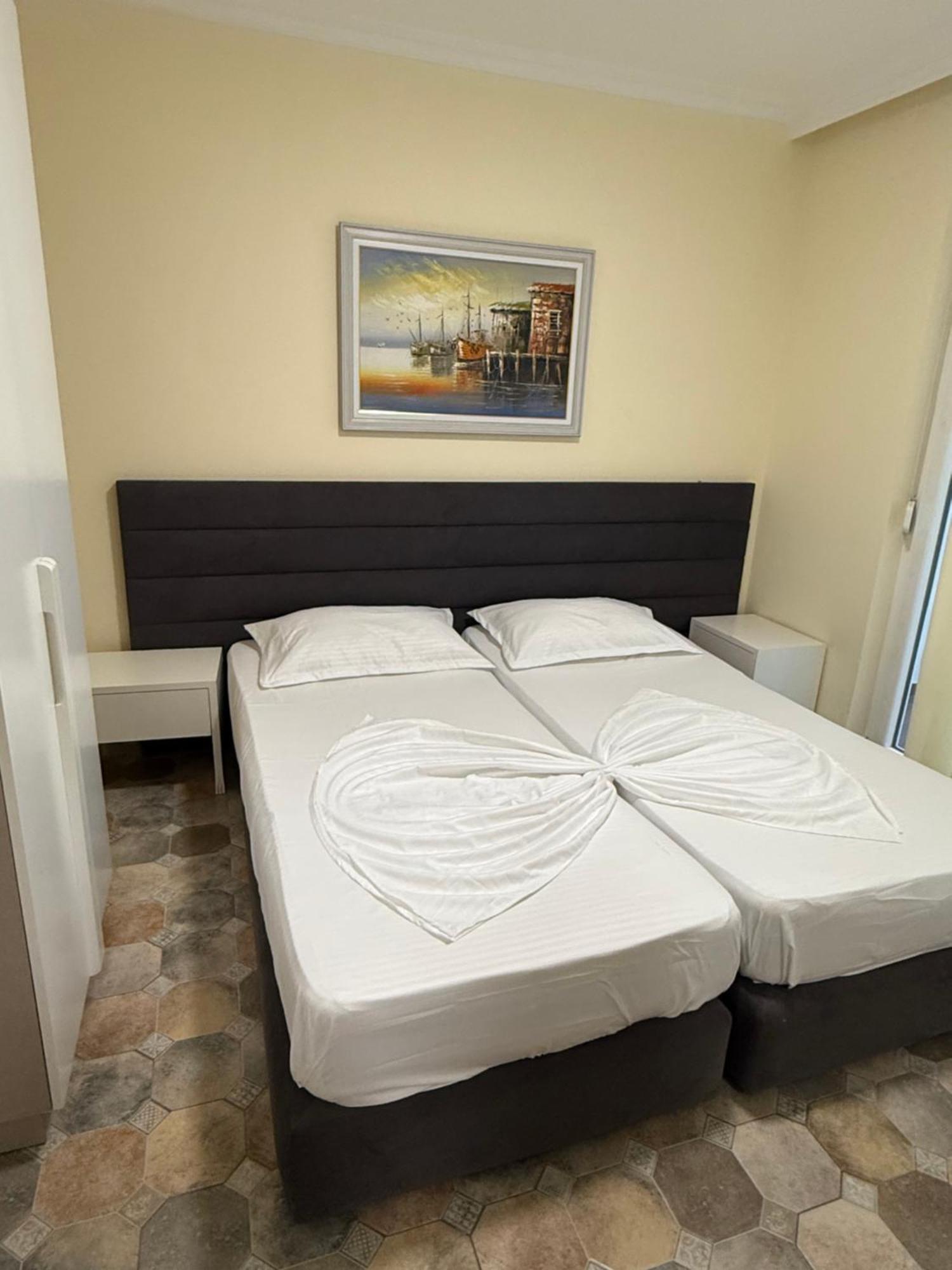 Shengjin Apartaments Bagian luar foto